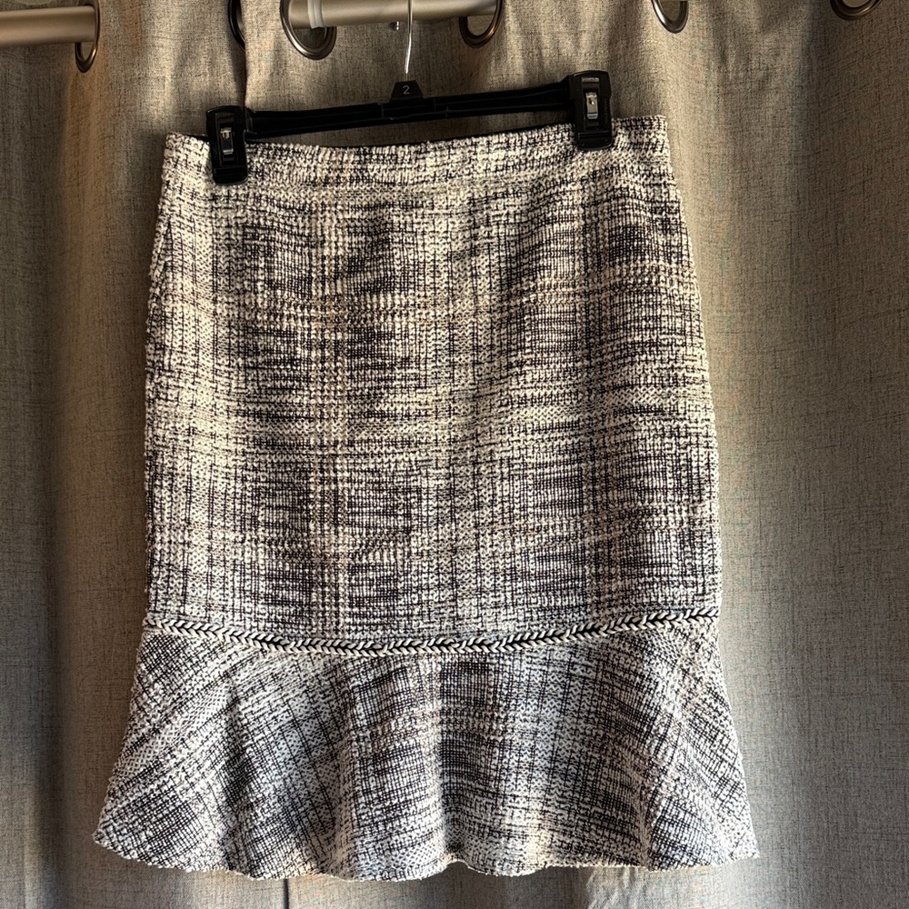 Max Studio Black and White Tweed Skirt Small